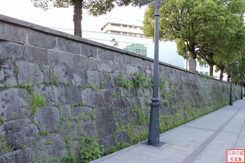 鹿児島城 私学校 私学校東側の壁。国道10号線に沿っている。