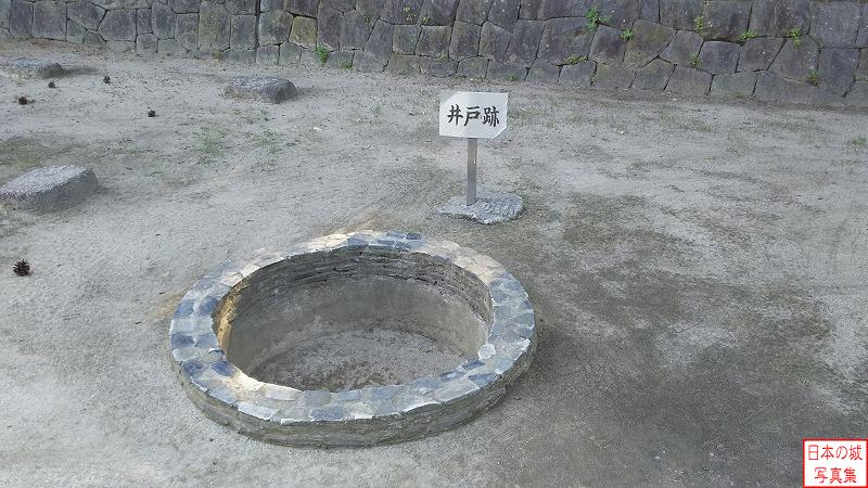 有岡城 有岡城 主郭部南西に残る井戸跡。主郭部には井戸跡が2つある。