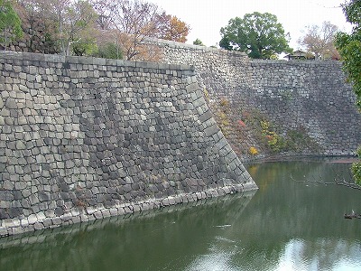 大坂城 本丸西面・北面 西の丸から見る本丸石垣