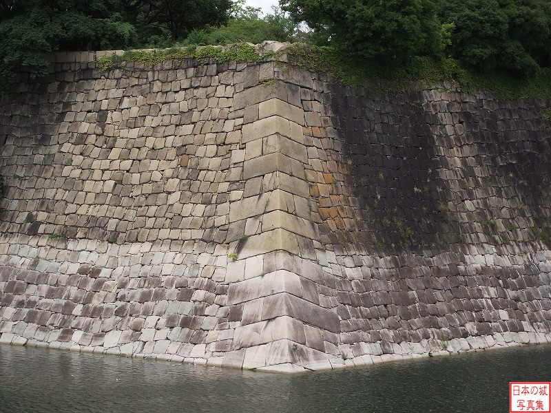 大坂城 六番櫓 南側外濠沿いの石垣。もとは七番櫓があったが、明治維新の際に失われた。