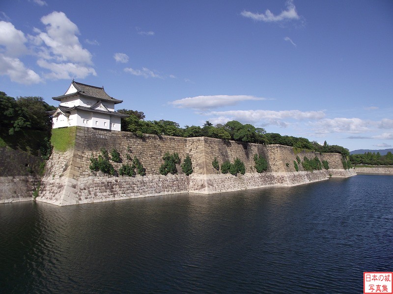 大坂城 六番櫓 屏風折れの石垣。かつては石垣城に一番から七番まで七棟の櫓があった。現存するのは一番と六番の２棟。