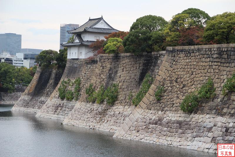 大坂城 六番櫓 屏風折れの石垣上の六番櫓