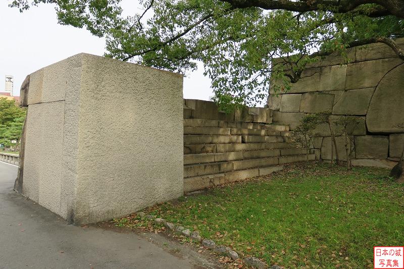 大坂城 京橋口 京橋口の石垣。石垣上には多聞櫓があったが、太平洋戦争時に焼失した。