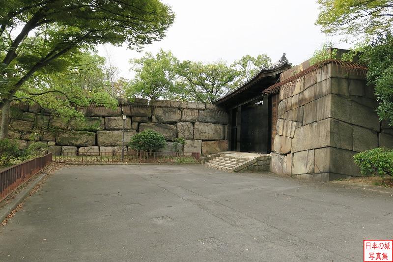 大坂城 北仕切門跡 北仕切門。二の丸北側と西の丸は石垣で仕切られていて、この北仕切門からは通り抜けることができた。