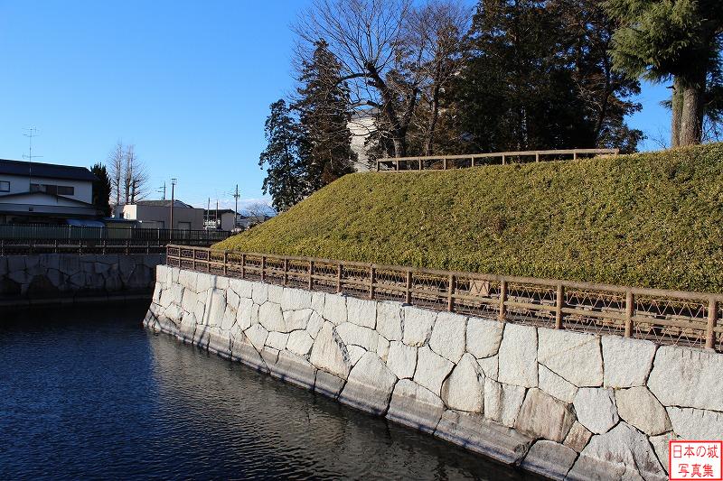 壬生城 壬生城 本丸南側の土塁、水堀