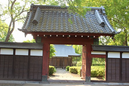 関宿城 移築城門（逆井城へ移築） 関宿城城門。薬医門と呼ばれるもの。一度払い下げられたが、その後逆井城内に移築された。 