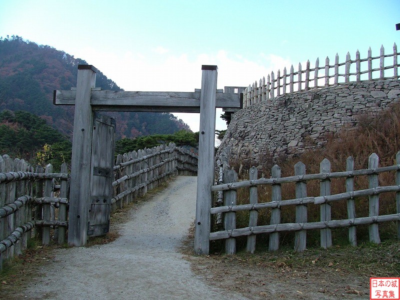 荒砥城 二の郭 二の郭から本郭へ通じる門