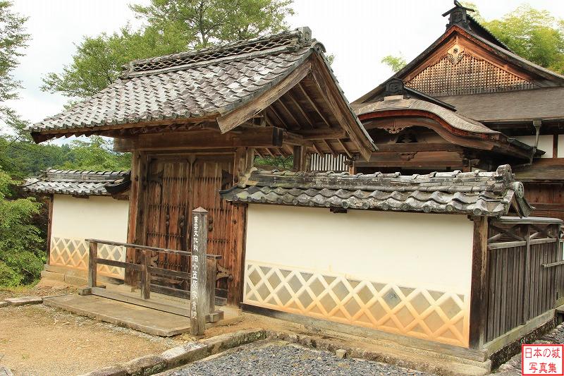 Izuki Jinya Gate of Main hall