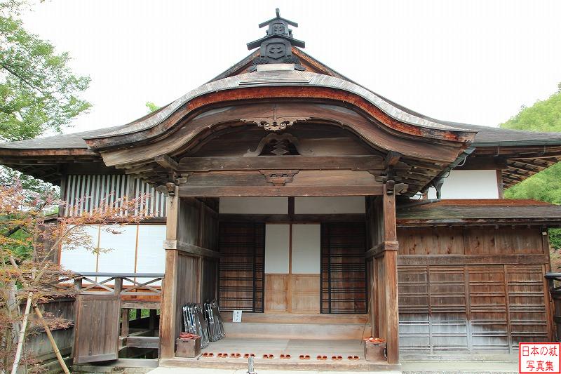 Izuki Jinya Entrance of Main hall