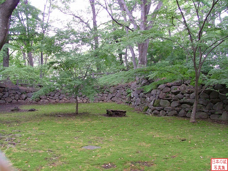 小諸城 帯曲輪 紅葉が丘。天神社荒神社が祭られたところで、明治時代は矢場として使用した。