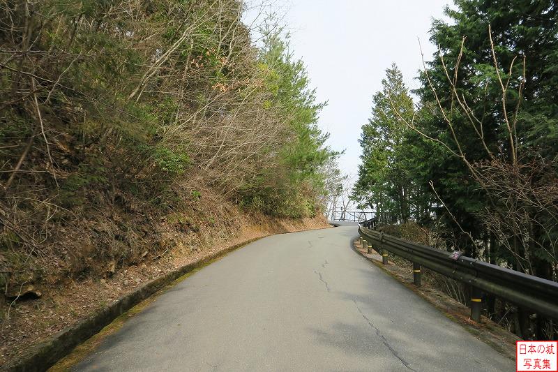 竹田城 城への道 バス停から城へ向かう道が続く。所要時間は15分弱くらいか。