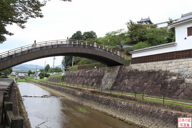 福知山城 城外 城外から城内にかけて規模の大きな太鼓橋が架かる
