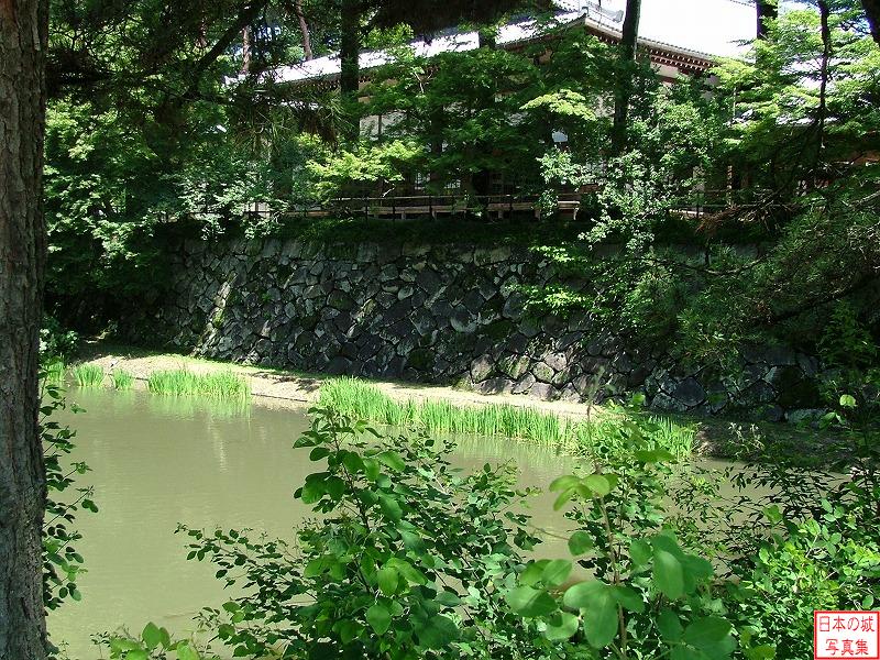 丹波亀山城 城跡 本丸の南側の堀