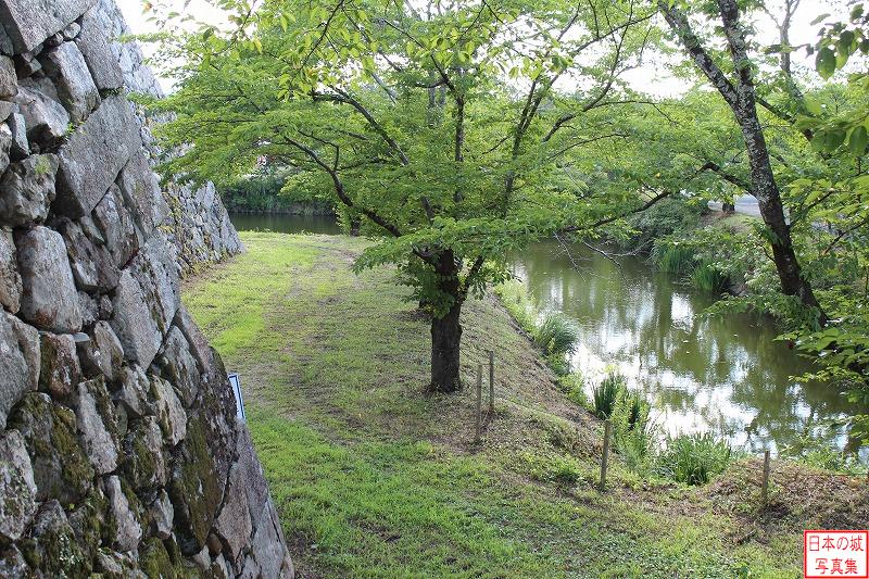 篠山城 三の丸 石垣と犬走と水濠