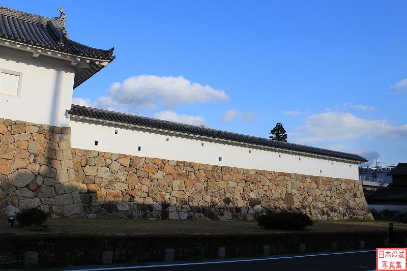 田辺城 櫓門 櫓門右手に伸びる壁