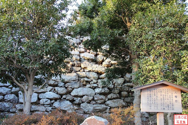 浜松城 八幡台・埋門 八幡台。天守台の北西隣にある石垣で、天守台よりも高い。かつては城を守る神社が祀られていた。