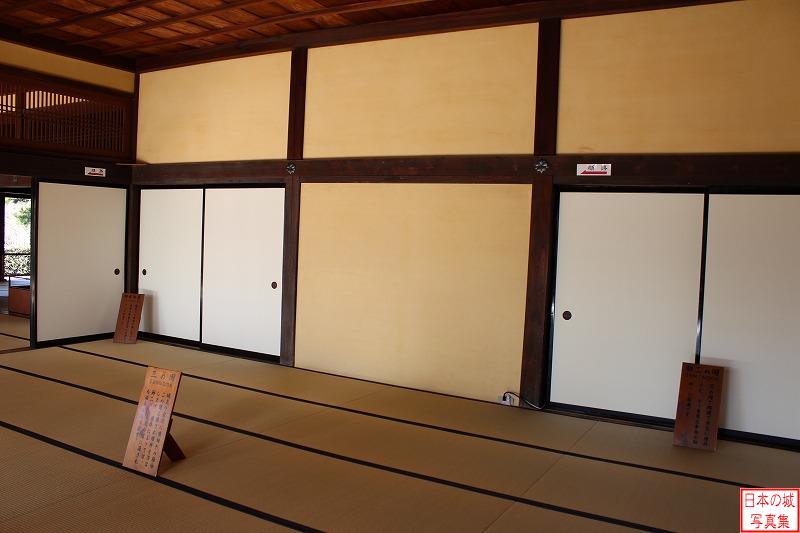 掛川城 二の丸御殿内部 三の間。役職の高い客が通されるのが書院棟で、三の間、二の間、次の間、御書院上の間とあった。
