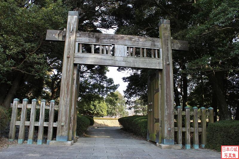 小山城 山麓・能満寺 大手門。冠木門が建てられている