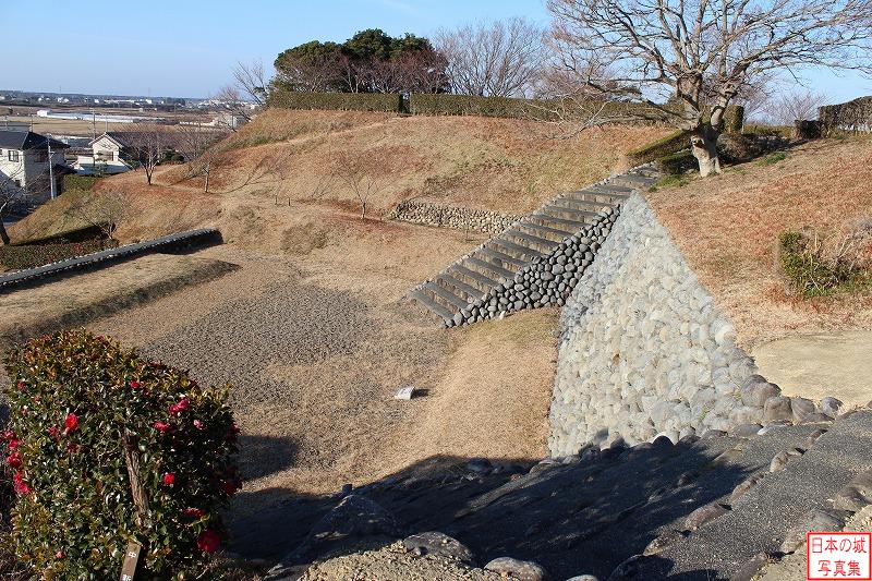 横須賀城 本丸下（上段） 本丸下を見下ろす