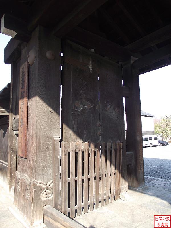 聚楽第 移築城門（妙覚寺山門） 年季の入った門扉