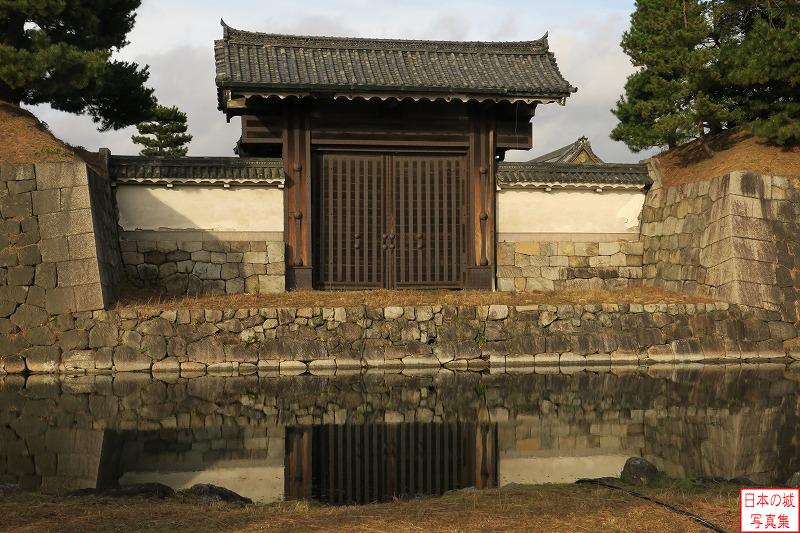 二条城 南門 南門は江戸時代には存在せず、大正時代に造られた