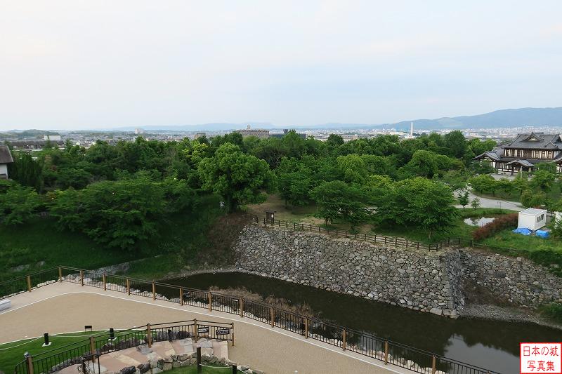 大和郡山城 天守台上 デッキ上からの眺め。奈良市内方向を見る。大和郡山城から奈良市内は距離が近く、興福寺まで7kmほどである。