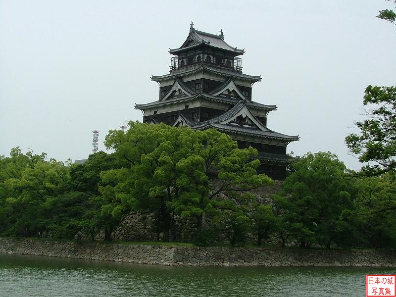 Hiroshima Castle Main tower (view from outside of the castle)
