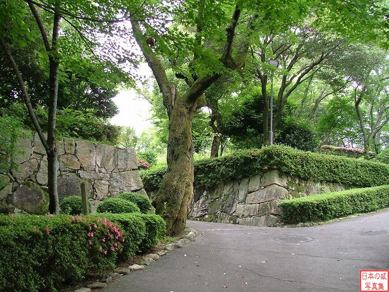 亀居城 二の丸 二の丸東側の石垣