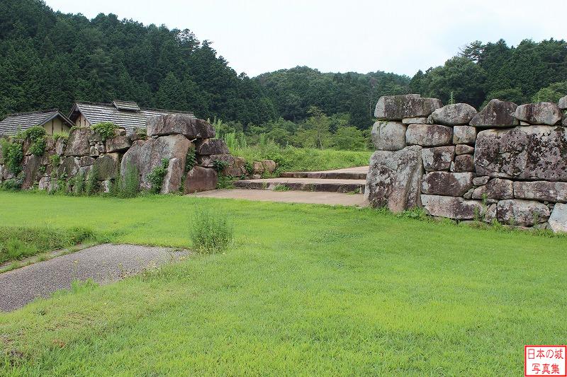 Kikkawa Motoharu's residence Stone wall and gate of the front