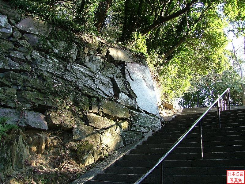 徳島城 東二の丸 東二の丸へ至る階段脇の石垣
