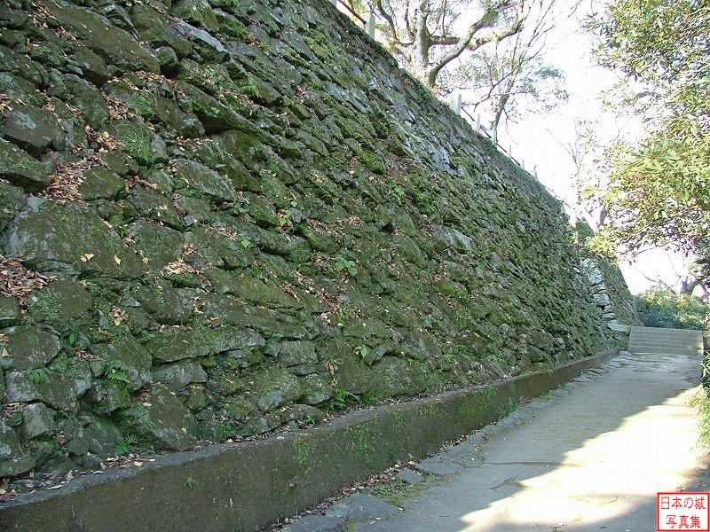 本丸搦手口付近の石垣