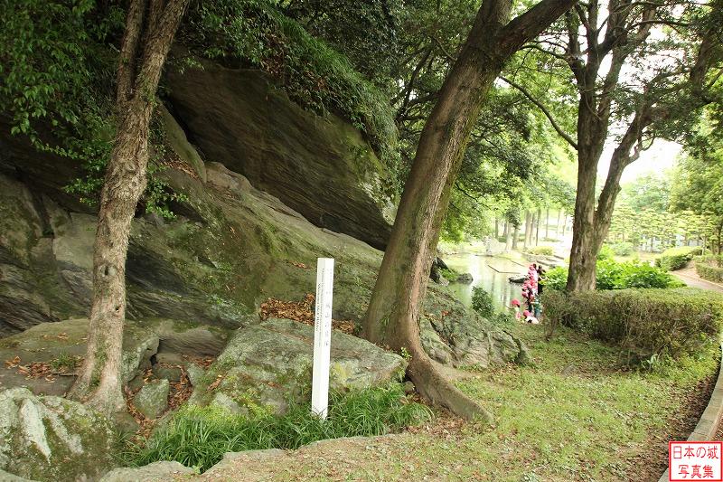 徳島城 城の北側 城山の貝塚。今から約4000～2300年前の縄文時代後期～晩期のもの。