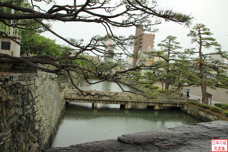 徳島城 太鼓櫓跡 太鼓櫓上から下乗橋を見る