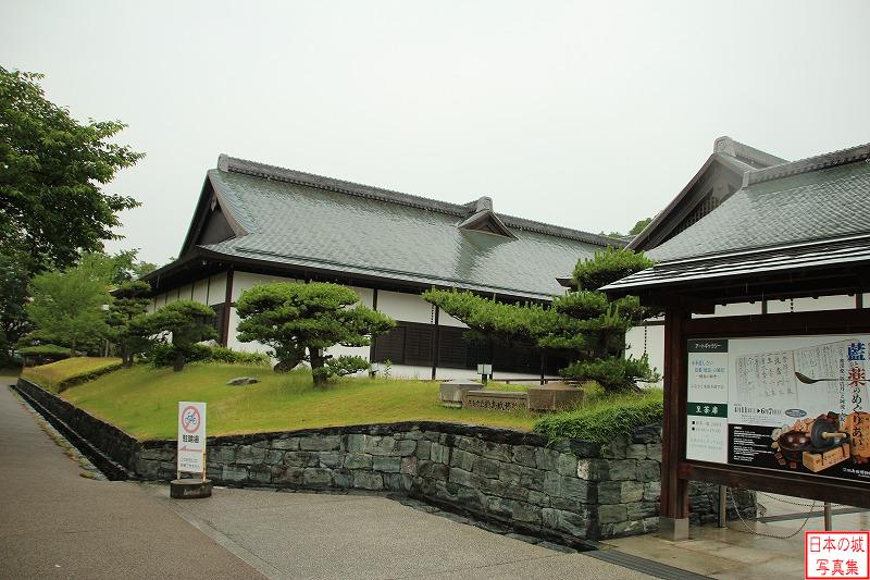 御殿跡には徳島城博物館が建つ