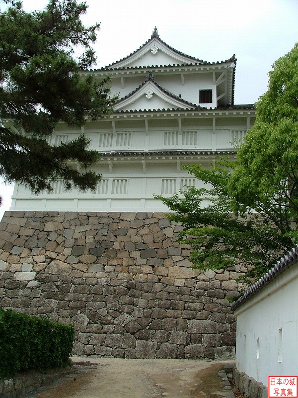 福山城 伏見櫓 伏見櫓を正面から。三層の櫓で、伏見城から移築されたものである。