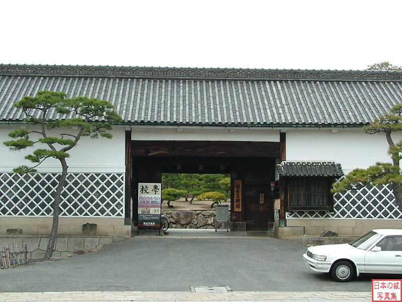 二の丸屋敷長屋門。現在は林原美術館の入り口の門となっている。
