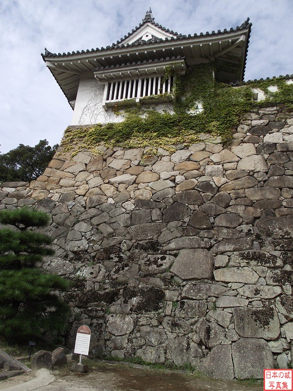 岡山城 不明門 復元された不明門を下の段から望む