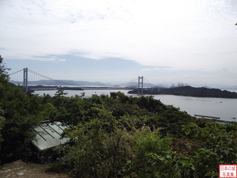 下津井城 三の丸・中の丸 城からの眺め。瀬戸大橋が見える
