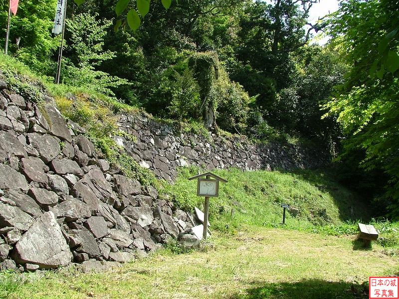 角牟礼城 搦手門跡 搦手門跡付近に残る石垣