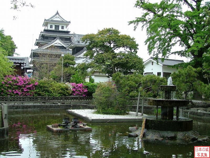 三斎池。細川忠興は元和六年(1620)の隠居に際して中津城を整備したが、その時に川から引いた水を貯めたのがこの池。忠興の号「三斎」の名が冠された。