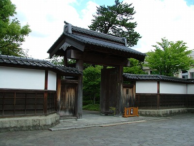 出羽松山城 公園の門