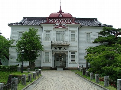 鶴ヶ岡城 大寶館