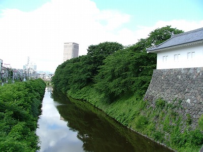 山形城 門の南側の水堀