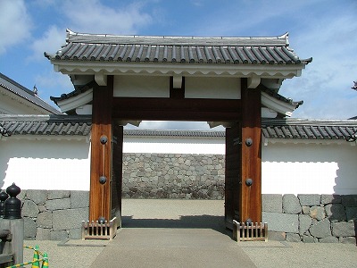 山形城 二の丸東大手門の高麗門