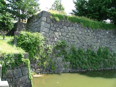 山形城 西門脇の水堀