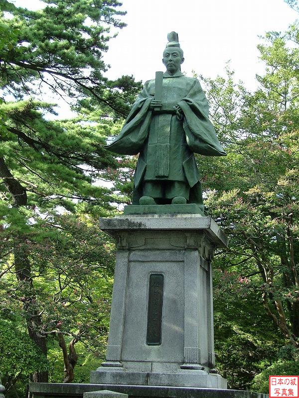 久保田城 本丸 秋田藩最後の十二代藩主・佐竹義堯公の銅像