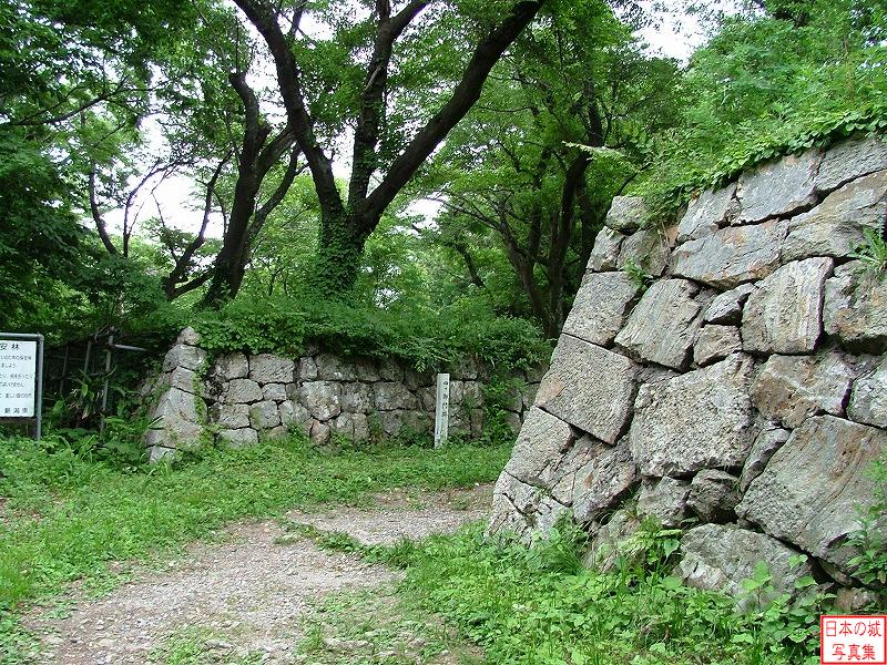 Murakami Castle The ruins of Yotsumon gate and Third enclosure