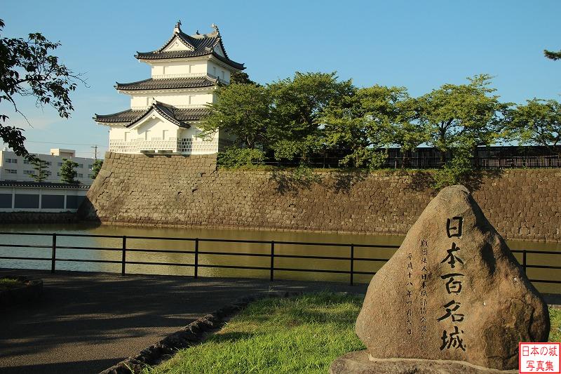 新発田城 三階櫓 日本百名城石碑と三階櫓