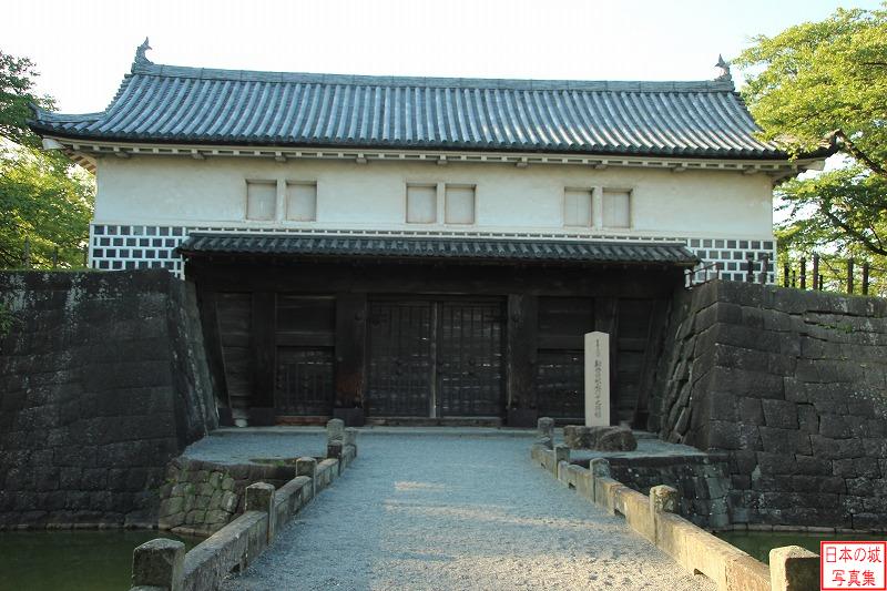 新発田城 表門 表門。享保17年(1732)に再建された櫓門。