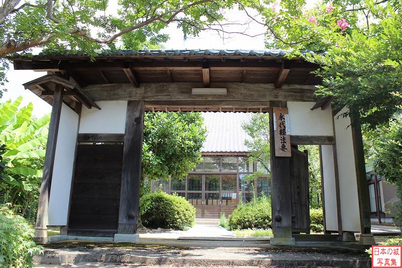Maruoka Castle Relocated gate (Main gate of Renjyou temple)
